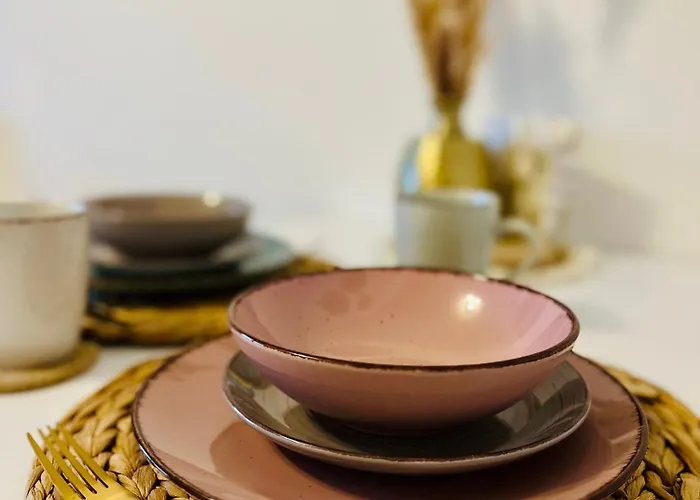 Zentrales Und Gemütliches In Mit Balkon,badewanne Und Parkplatz