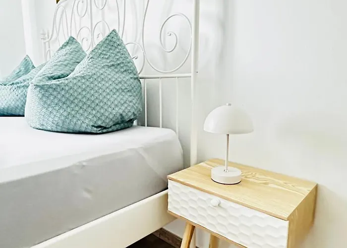 Zentrales Und Gemütliches In Mit Balkon,badewanne Und Parkplatz * Passau