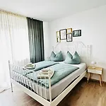 Zentrales Und Gemuetliches In Mit Balkon,badewanne Und Parkplatz