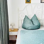 Zentrales Und Gemuetliches In Mit Balkon,badewanne Und Parkplatz *