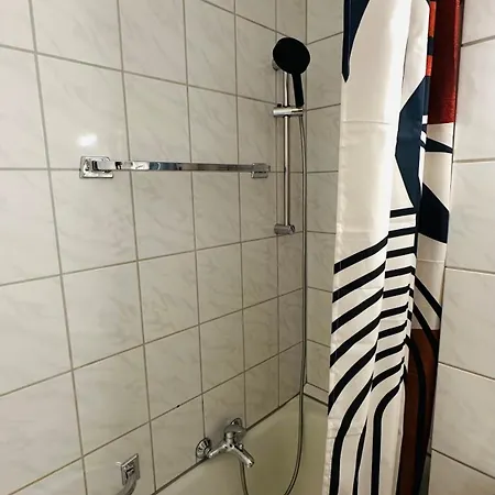 Апартаменты Zentrales Und Gemuetliches In Mit Balkon,badewanne Und Parkplatz *