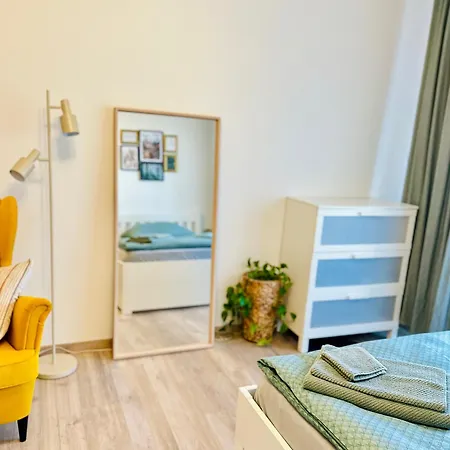 Zentrales Und Gemuetliches In Mit Balkon,badewanne Und Parkplatz Апартаменты *
