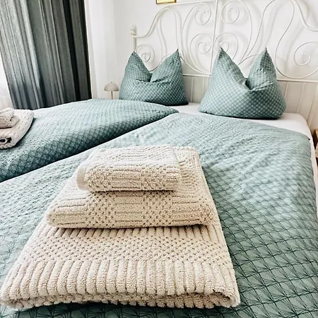 Zentrales Und Gemuetliches In Mit Balkon,badewanne Und Parkplatz