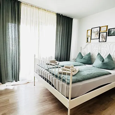 Lejlighed Zentrales Und Gemuetliches In Mit Balkon,badewanne Und Parkplatz *