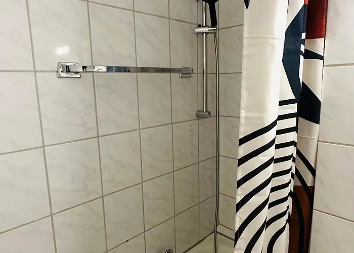 Lejlighed Zentrales Und Gemuetliches In Mit Balkon,badewanne Und Parkplatz *