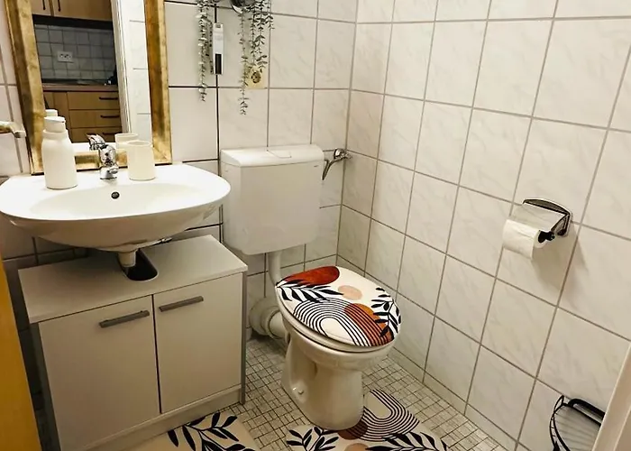 Lejlighed Zentrales Und Gemuetliches In Mit Balkon,badewanne Und Parkplatz