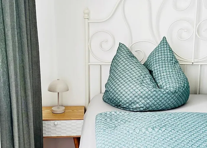 Zentrales Und Gemuetliches In Mit Balkon,badewanne Und Parkplatz *